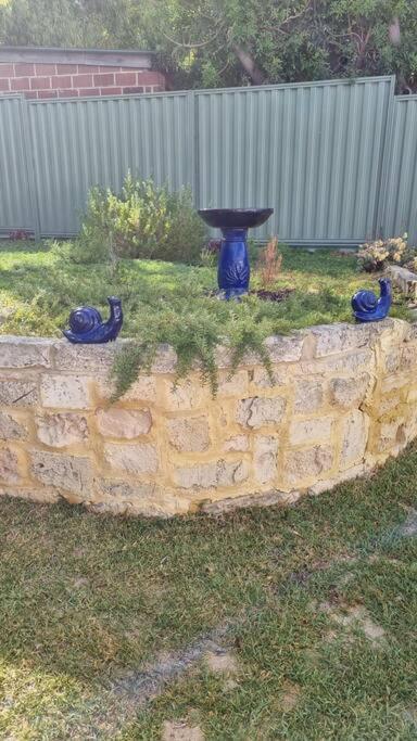 Shabby Chic Shack - 2 Bedroom Beach Cottage Yanchep Bagian luar foto