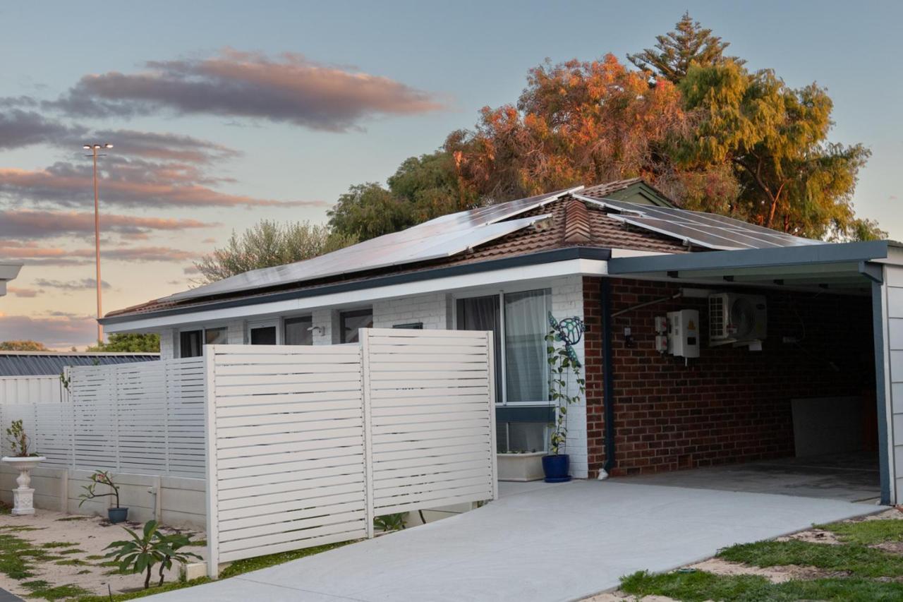 Shabby Chic Shack - 2 Bedroom Beach Cottage Yanchep Bagian luar foto