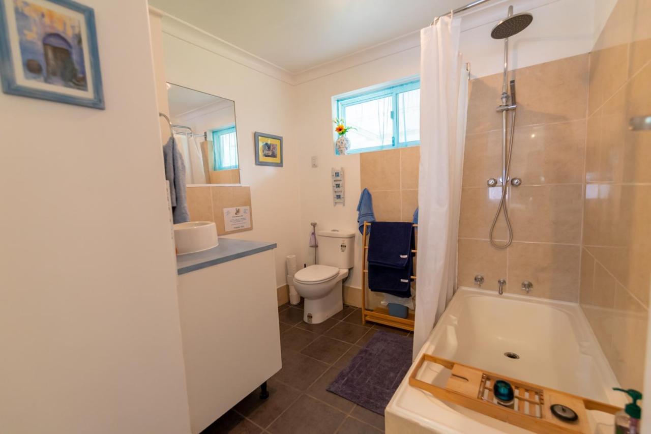 Shabby Chic Shack - 2 Bedroom Beach Cottage Yanchep Bagian luar foto