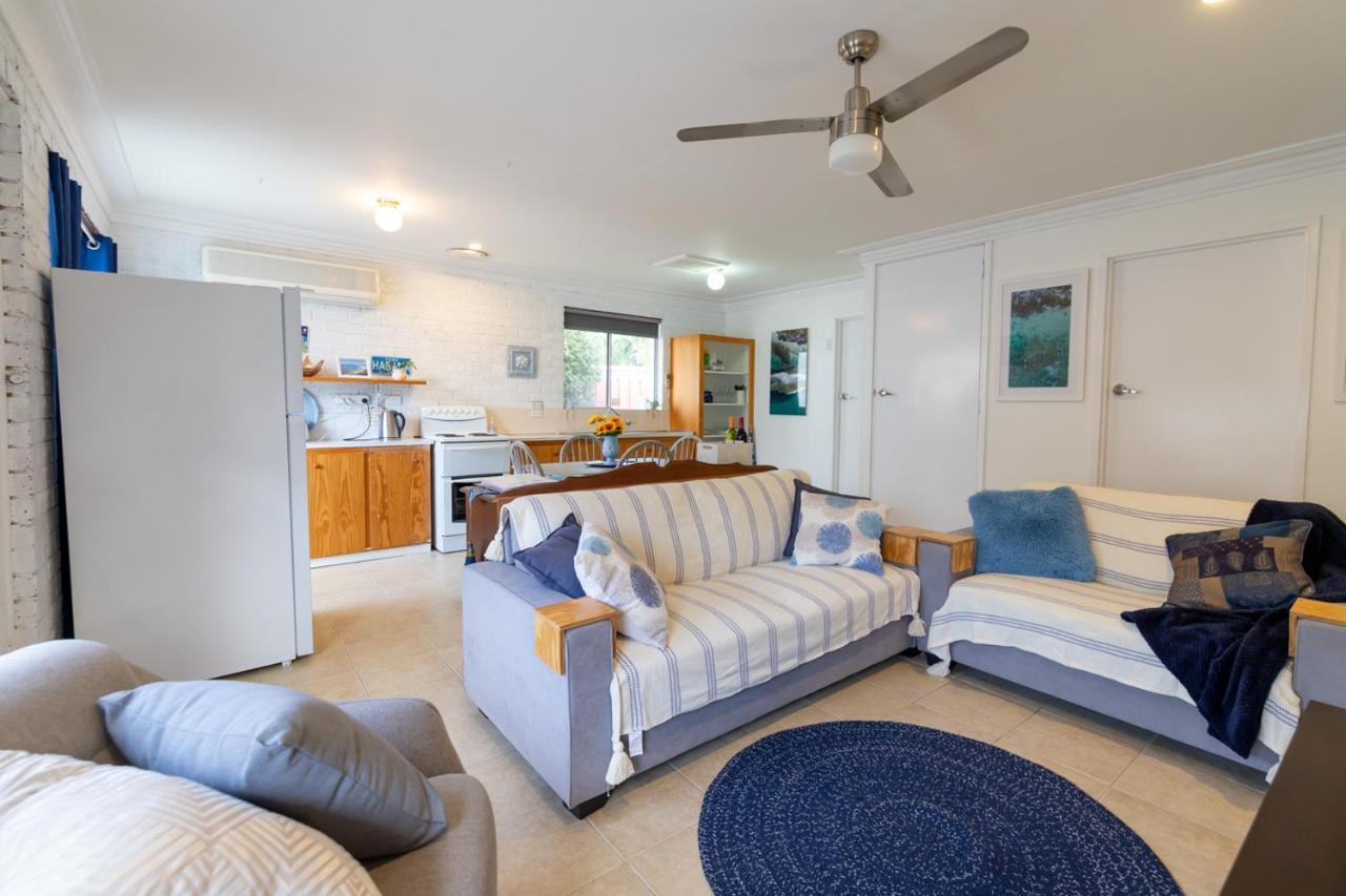 Shabby Chic Shack - 2 Bedroom Beach Cottage Yanchep Bagian luar foto