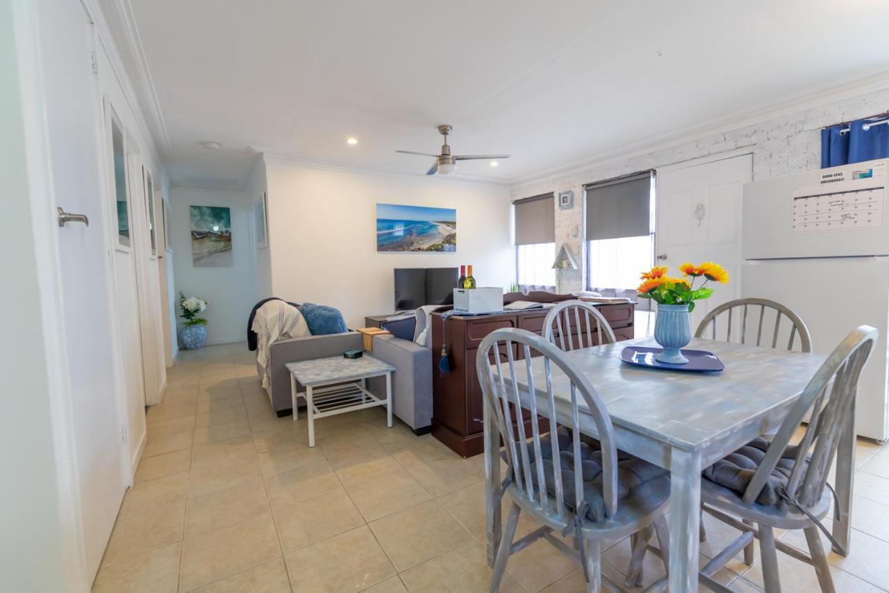 Shabby Chic Shack - 2 Bedroom Beach Cottage Yanchep Bagian luar foto